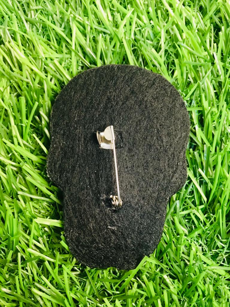 Rhinestone Skull Brooch Spiink